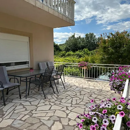 Sunny House Apartament *